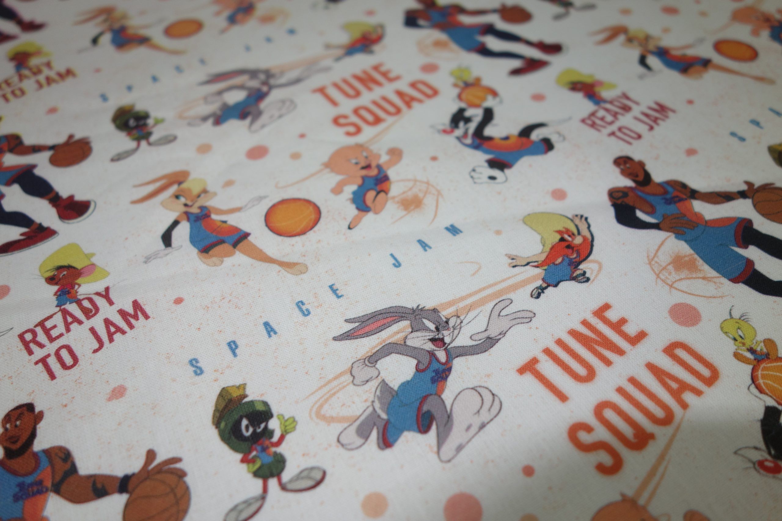 Popelín algodón estampado (patchwork) – Serie Tune Squad - Imagen 2