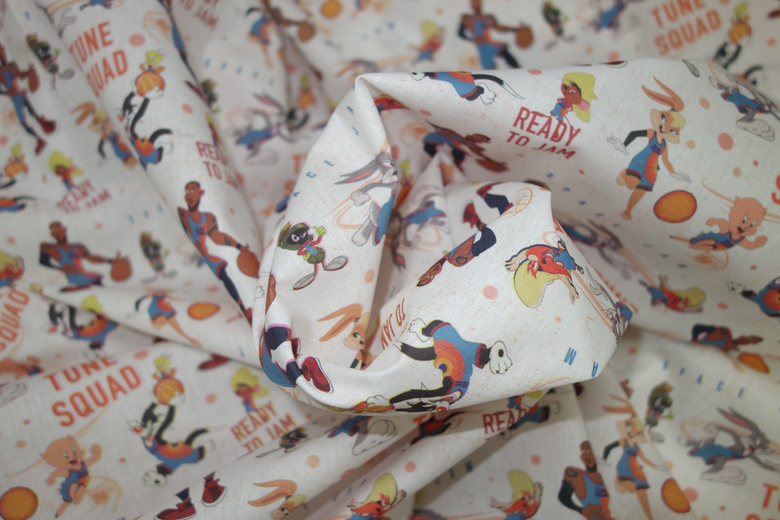 Popelín algodón estampado (patchwork) – Serie Tune Squad - Imagen 3