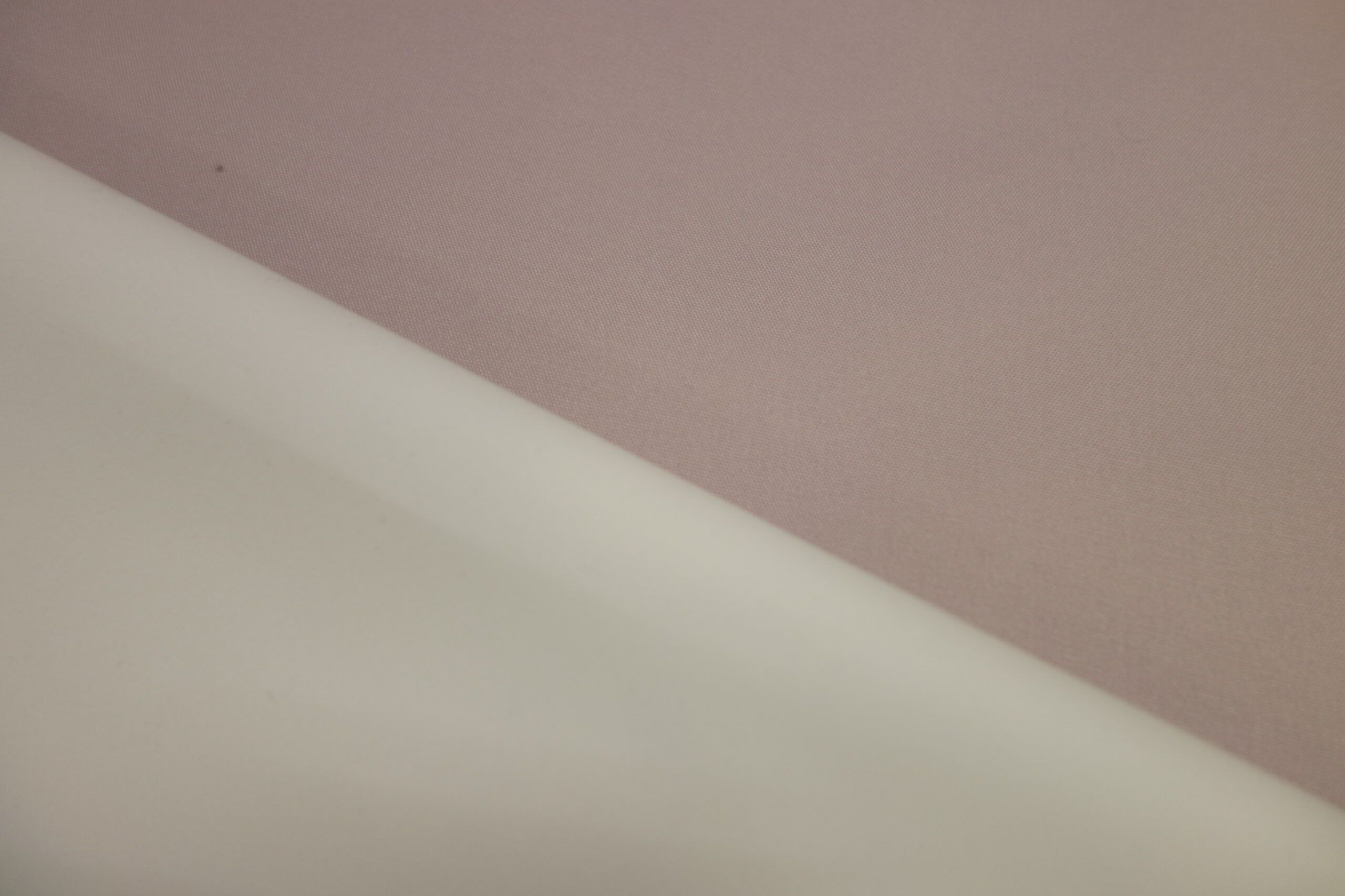 Foscurit ignífugo o Tejido oscurante reversible - Color rosa empolvado con reverso blanco