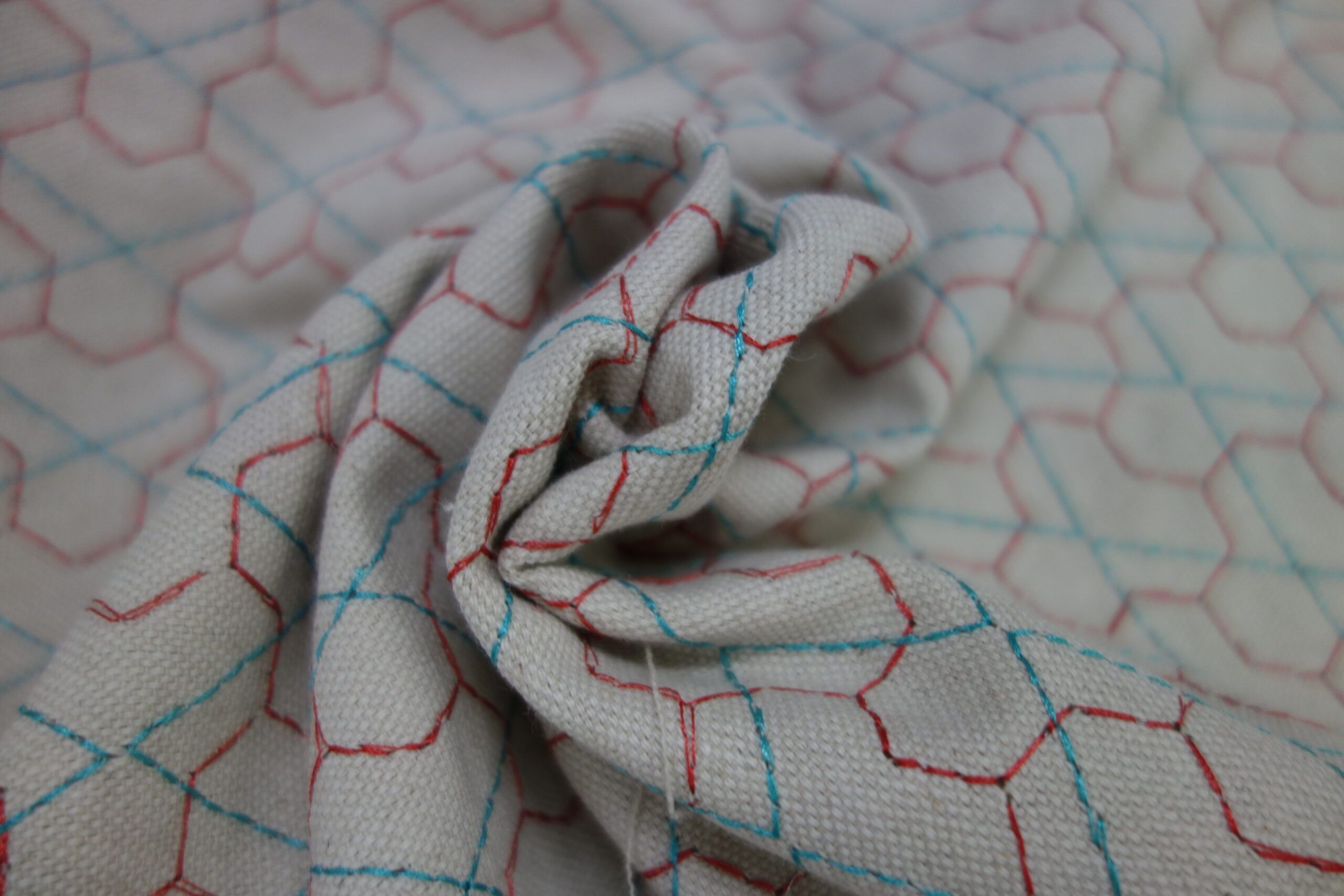 Lino bordado – Serie Dindon - DISPONIBLE ÚNICAMENTE (ROSA COLORETE). - Imagen 4