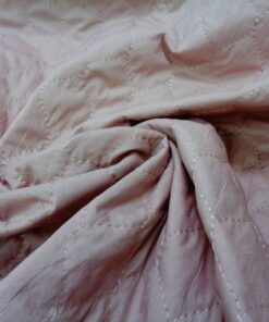 Alternative view of Acolchado pespunteado jacquard pata de gallo -color rosa
