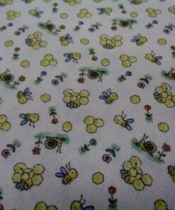Alternative view of Popelín algodón estampado (patchwork) – Serie Colmenas y Abejas