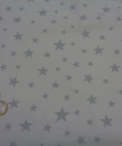 Popelín algodón estampado (patchwork) – Serie Noa (estrellas gris fondo blanco)