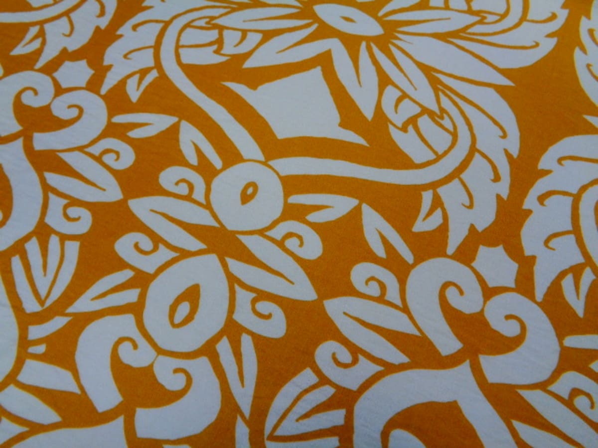 Viscosa estampada – Serie Merlin Mostaza - Imagen 2