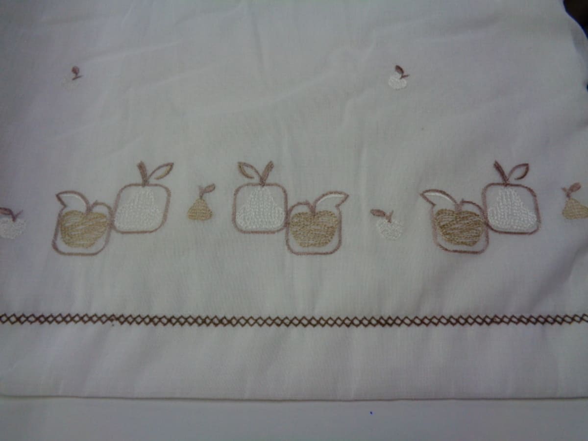 Visillo bordado Cocina – Serie Delaz Beige Frutas