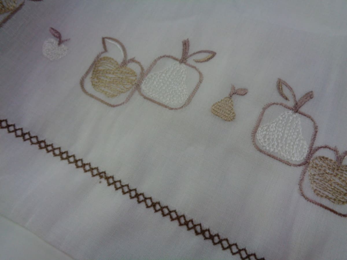 Visillo bordado Cocina – Serie Delaz Beige Frutas - Imagen 2